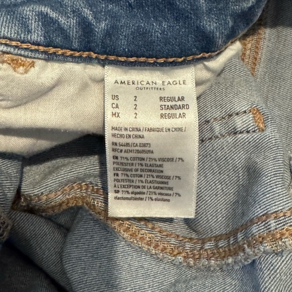 American Eagle Outfitters Light Blue Distressed Jeans - Picture 3 of 3